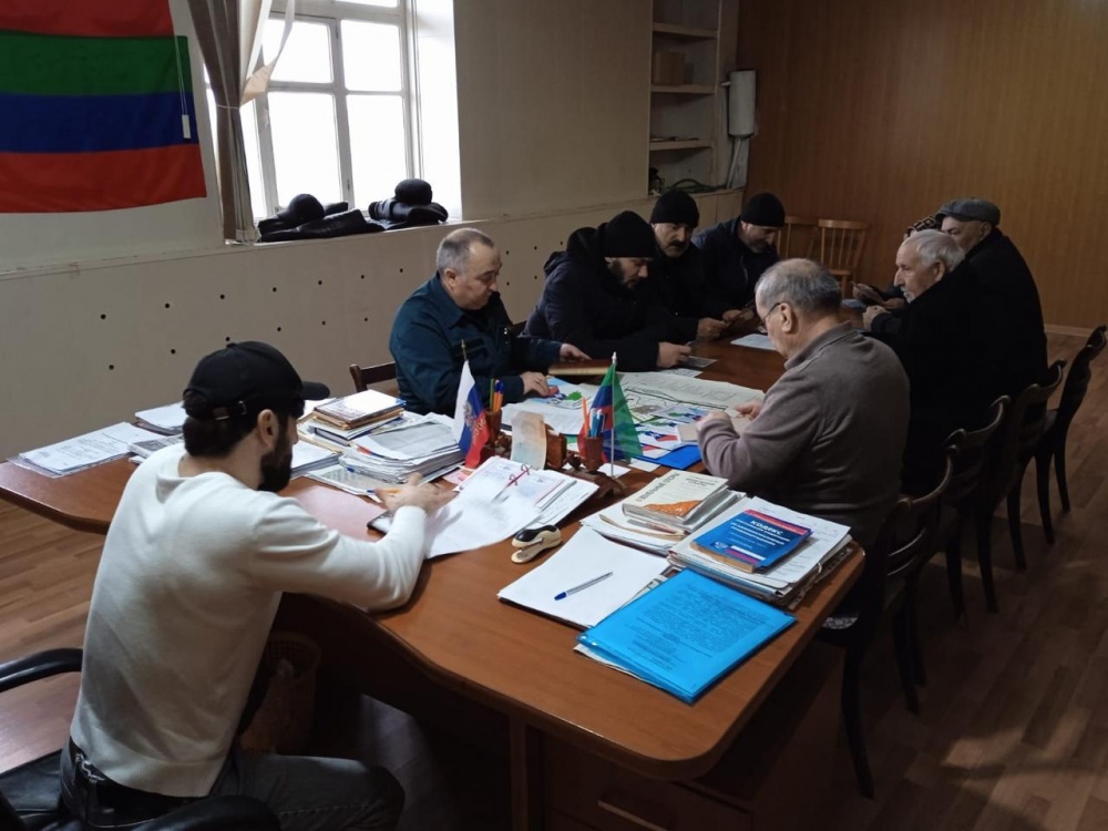 Специалисты МКУ «Управление по делам ГО и ЧС Хасавюртовского района» продолжают проводить занятия по соблюдению правил ПБ и ликвидации чрезвычайных ситуаций