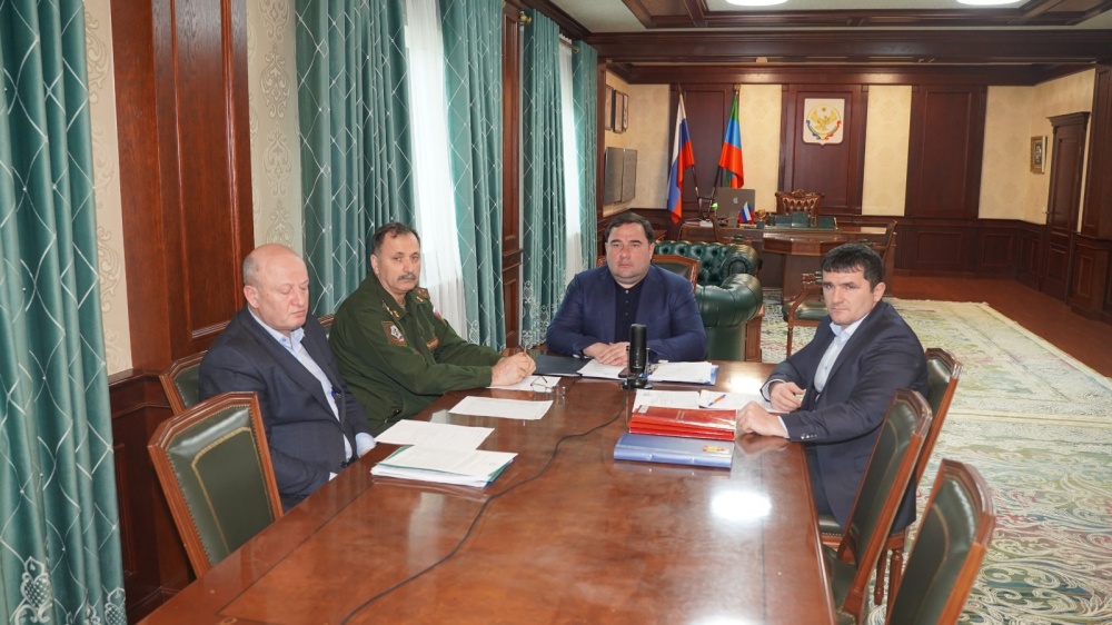 Глава Хасавюртовского района принял  участие в работе заседания Республиканской призывной Комиссии и Оперативного штаба в режиме ВКС под председательством Сергея Меликова