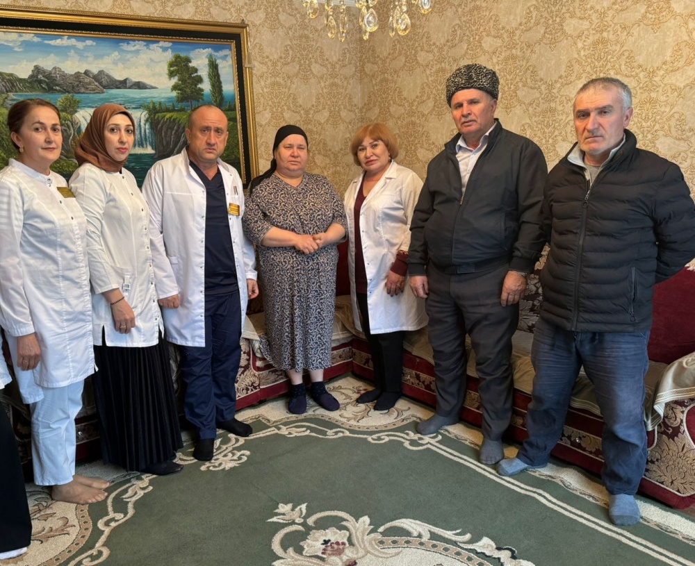 Руководство здравоохранения Хасавюртовского района посетило семью погибшего участника СВО