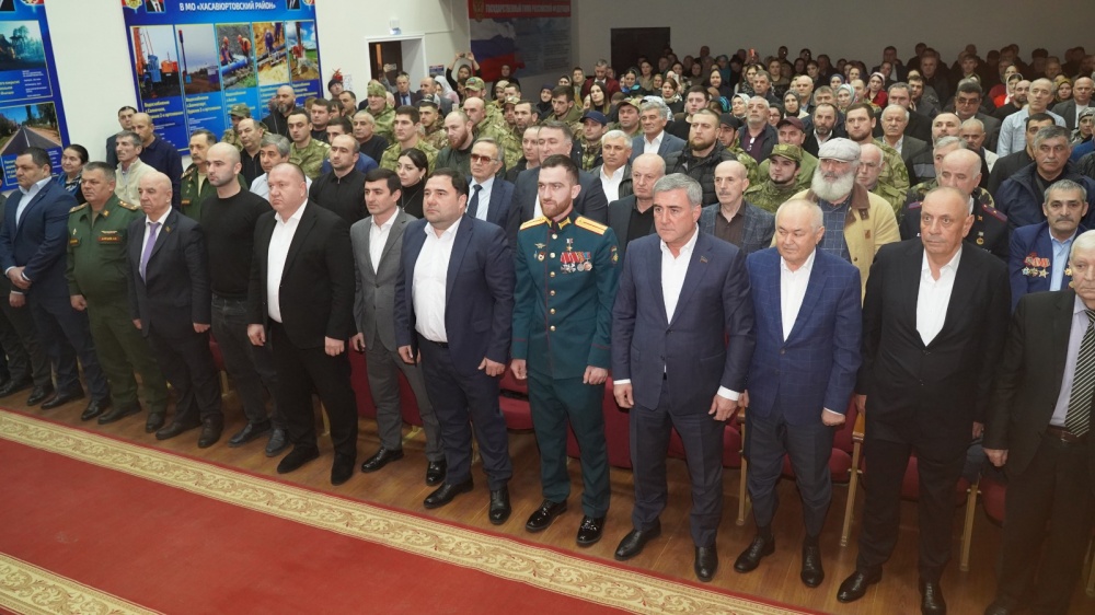 Торжественное собрание  под эгидой « Память Героев» посвященное Дню защитника Отечества состоялось  в Хасавюртовском районе