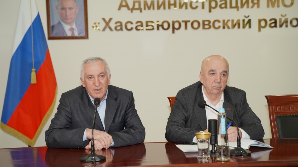 Председатель Собрания депутатов Хасавюртовского района Магомед Лабазанов провел рабочую встречу с главами и депутатами  МР
