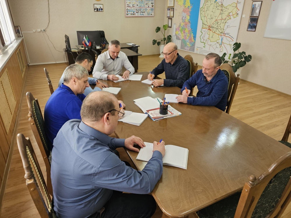В соответствии с программой подготовки дежурно-диспетчерский  персонал МКУ «ЕДДС» МО «Хасавюртовский район» провел соответствующие занятия