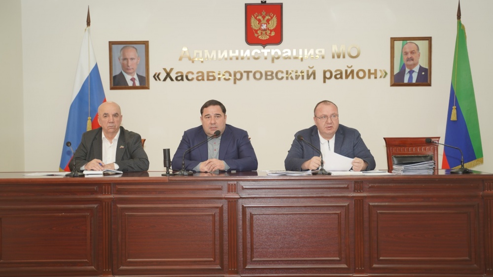 Глава   Хасавюртовского района провел  очередное пленарное совещание актива   по актуальным вопросам деятельности муниципалитета