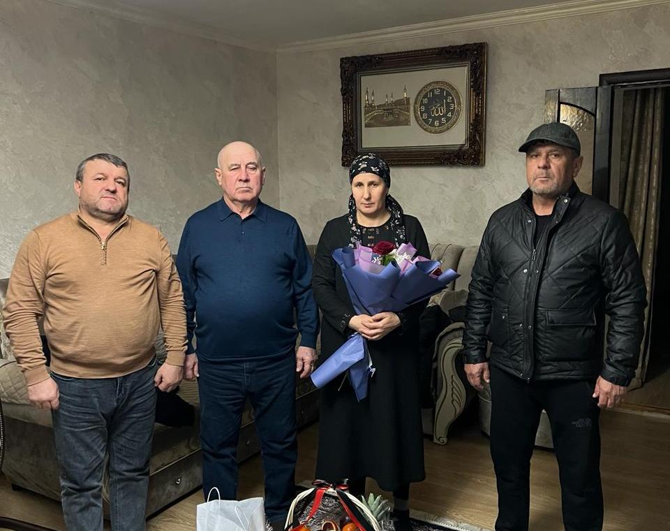 Власти Хасавюртовского района  продолжают посещение семей  погибших участников СВО