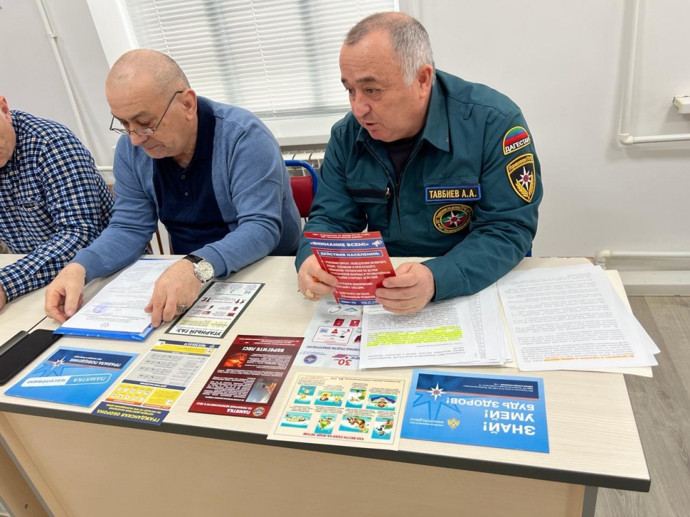 Специалисты МКУ «Управление по делам ГО и ЧС Хасавюртовского   района» продолжают выездные занятия и объектовые тренировки  школах района