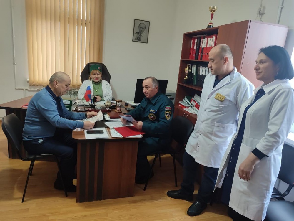 Сотрудниками МКУ «Управление по делам ГО и  ЧС Хасавюртовского района» проведена объектовая тренировка в ГБУ ЦРБ по эвакуации при землетрясении