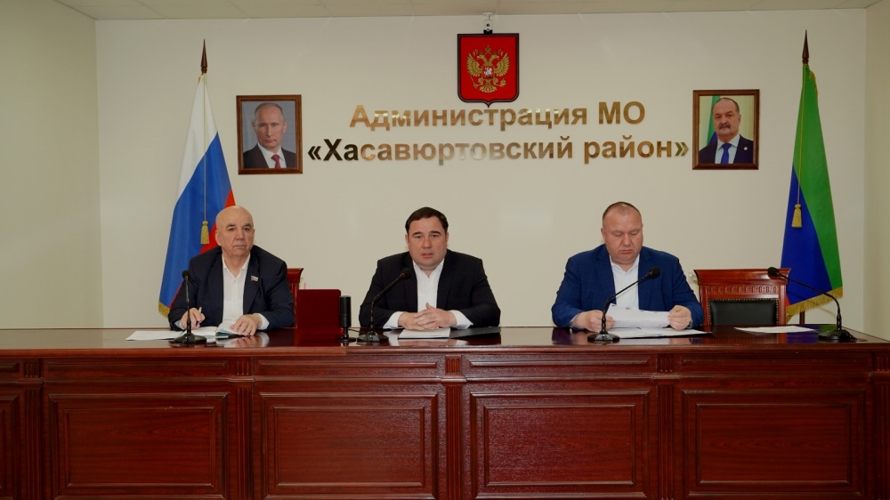Глава Хасавюртовского района на  совещании актива поздравил с наступающим праздником Ураза – байрам
