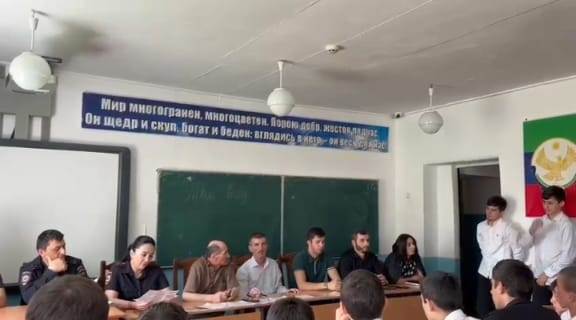 В рамках профилактической операции «Твой выбор» в Хасавюртовском районе продолжаются встречи с подростковой молодежью