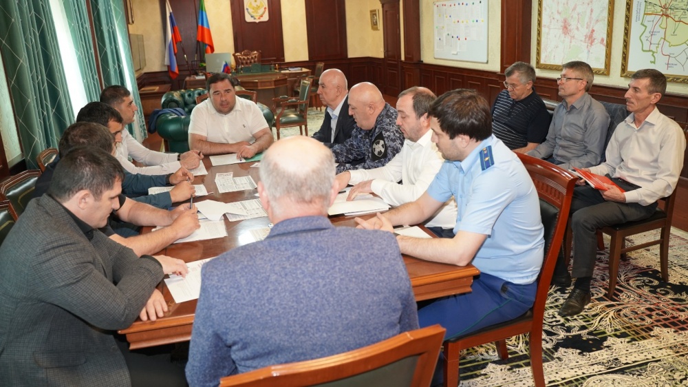 В преддверии майских праздников в Хасавюртовском районе состоялось совместное заседание АТК и КЧС