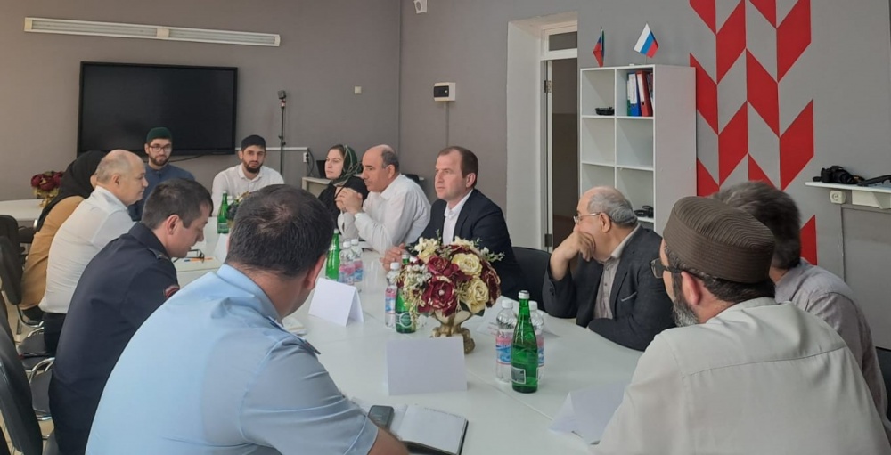 Комиссия по делам несовершеннолетних и защите их прав Хасавюртовского района продолжает профилактические встречи с учащимися