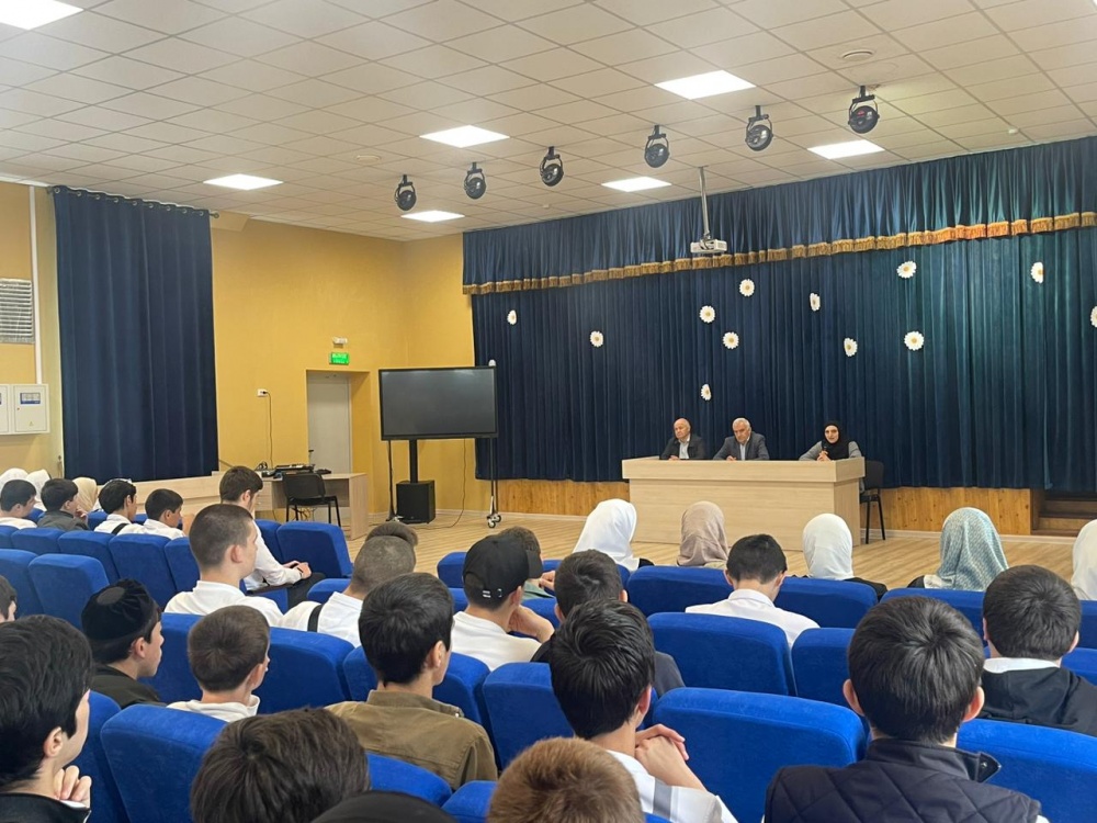 ОДН и ЗП Хасавюртовского района продолжают профилактические беседы с учащимися