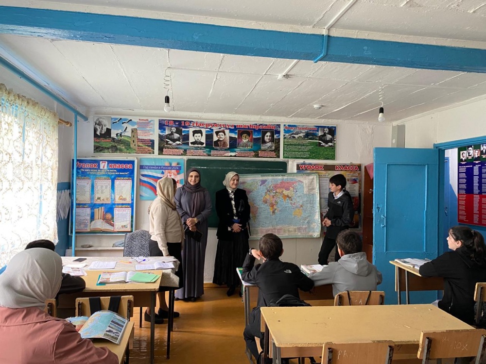 Продолжаются профилактические беседы с учащимися Хасавюртовского района