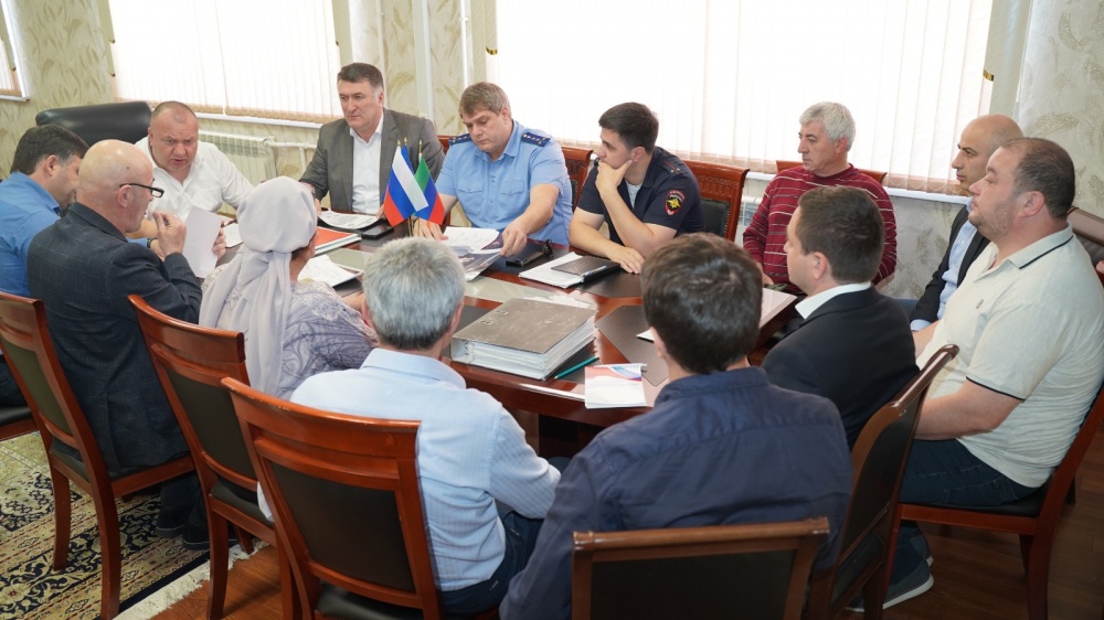 В Администрации Хасавюртовского района состоялось  межведомственное  совещание рабочей группы по обсуждению вопросов безопасности в работе АЗС и СТО