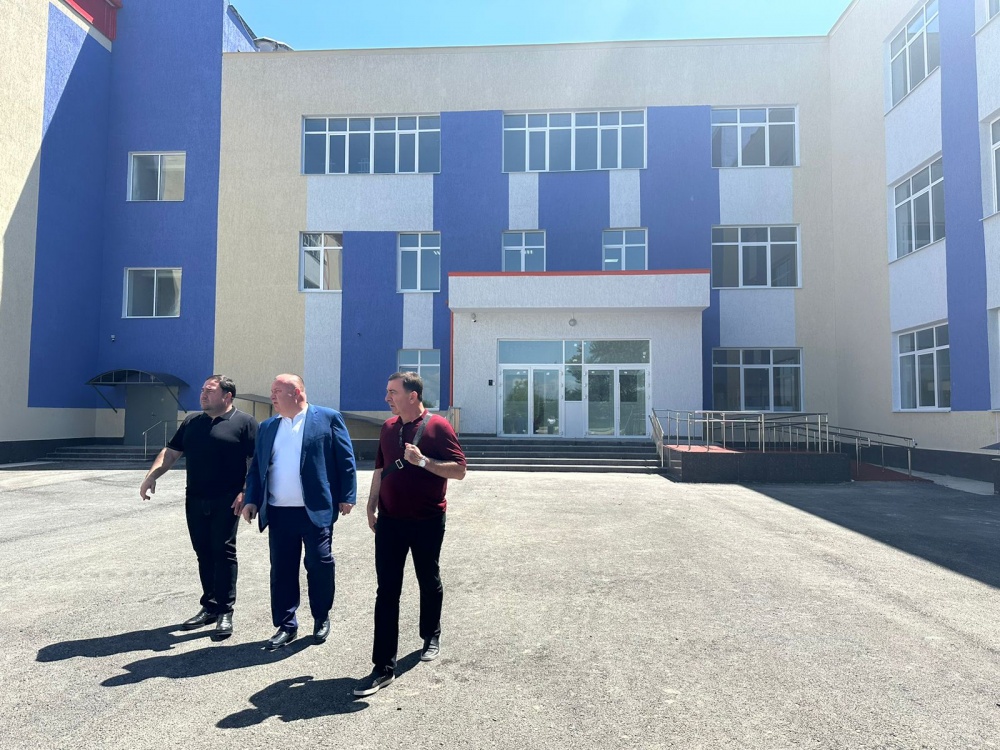 Глава Хасавюртовского района проинспектировал степень готовности новой школы селения Солнечное
