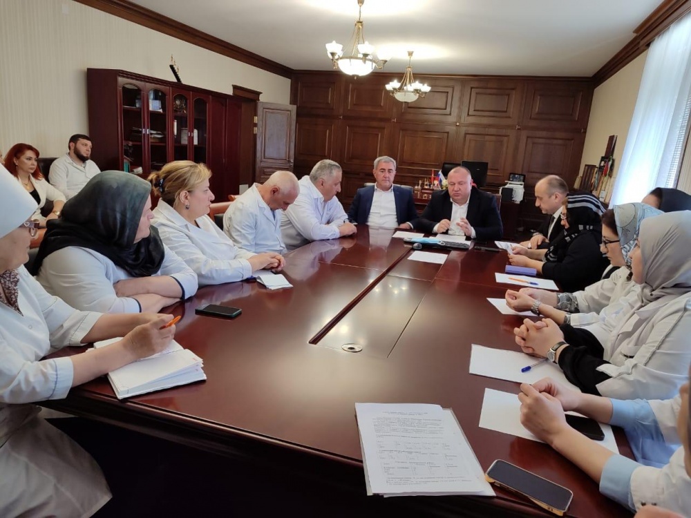 Власти Хасавюртовского района провели провели совещание с руководством ЦРБ района