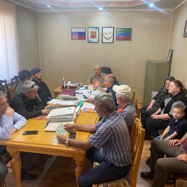 Специалисты МКУ «Управления по делам ГО и ЧС Хасавюртовского района» продолжают проводить занятия неработающим населением  по соблюдению правил ПБ и ликвидации ЧС