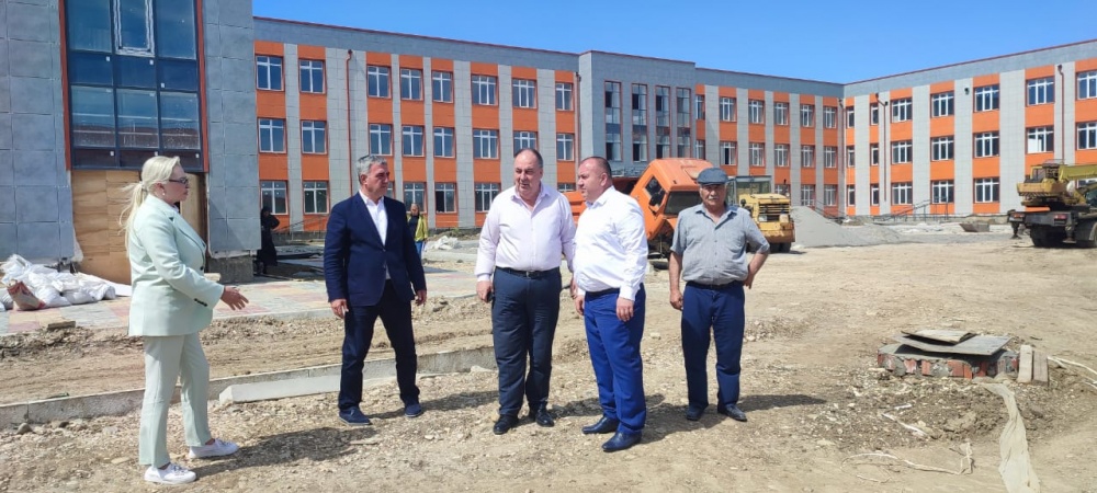 Депутаты НС РД  проинспектировали ход строительства и степень готовности новых  школ и дошкольных учреждений  Хасавюртовского района