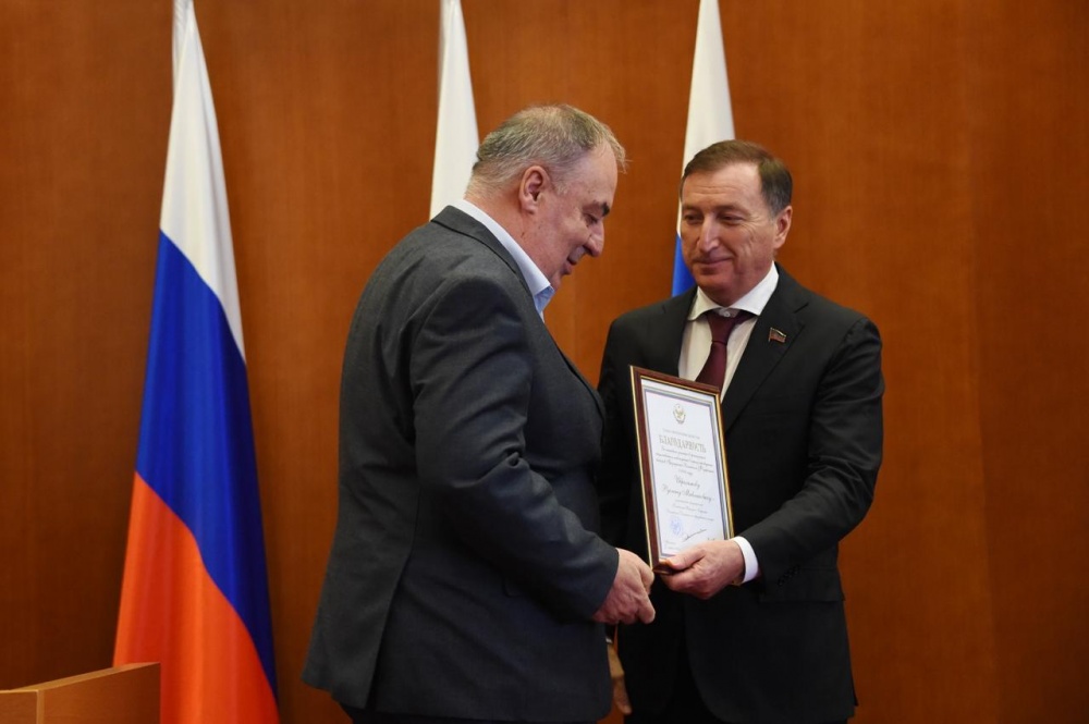 Заур  Аскендеров отметил депутата НС РД Руслана Ибрагимова Благодарностью Главы РД