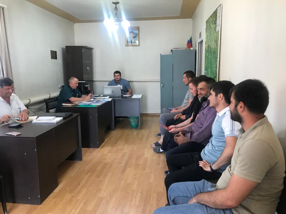 Специалисты МКУ «Управление по делам ГО и ЧС Хасавюртовского района» продолжают проводить занятия   по соблюдению правил ПБ и предупреждения ЧС.