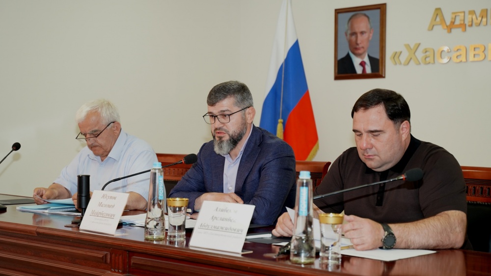 Руководство Минмелиоводхоза РД провело выездное совещание в администрации Хасавюртовского района