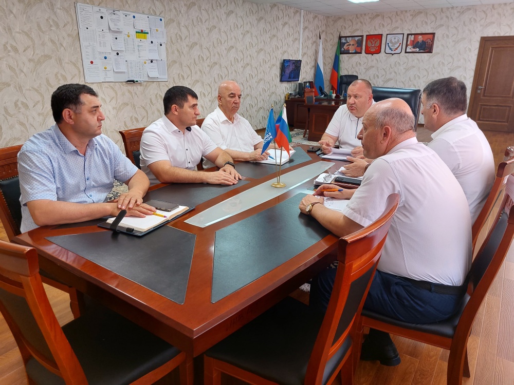 В администрации Хасавюртовского района на заседании Оперативного штаба обсудили чрезвычайные события прошедшие в Махачкале и Дербенте