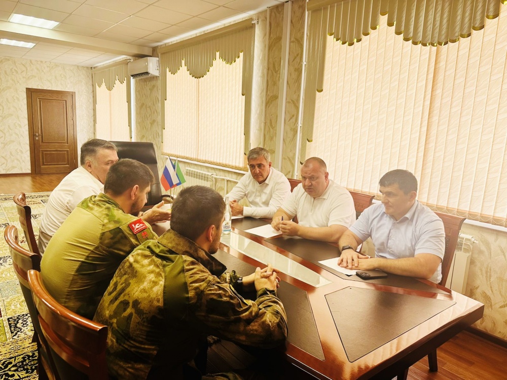 Власти Хасавюртовского района продолжают встречи с участниками СВО