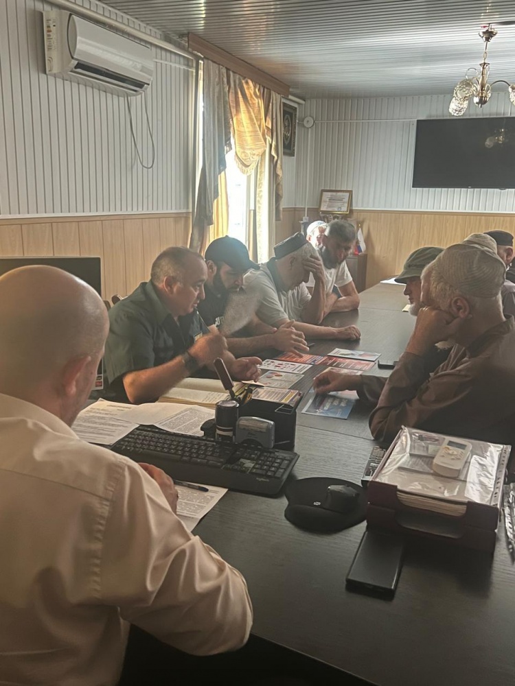 Специалисты МКУ «УГОЧС Хасавюртовского района» продолжают проводить занятия неработающим населением по соблюдению правил ПБ и ликвидации ЧС