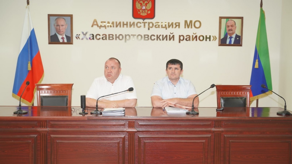 Администрация Хасавюртовского района приняла участие в работе Комиссии по координации работы по противодействию коррупции в режиме ВКС под руководством Сергея Меликова