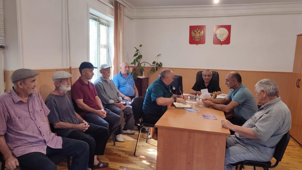 Специалисты МКУ «УГОЧС Хасавюртовского района» продолжают проводить занятия неработающим населением по соблюдению правил ПБ и ликвидации ЧС