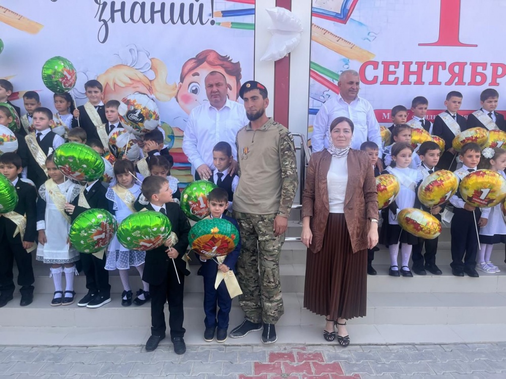 Уполномоченные от администрации Хасавюртовского района поздравили детей с началом учебного года от имени Главы МР Арсланбека Алибекова