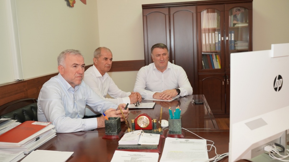 Администрация Хасавюртовского района приняла участие в работе Правительственного совещания в режиме ВКС  под руководством Наримана Абдулмуталимова