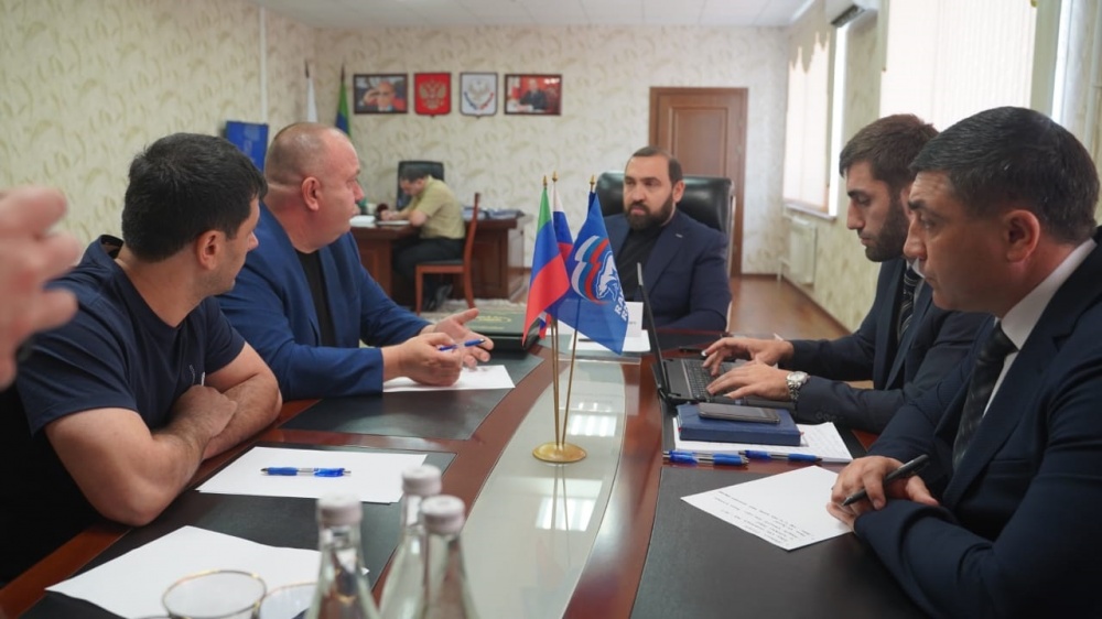 Депутат Государственной Думы ФС РФ Султан Хамзаев провел прием граждан в Хасавюртовском районе