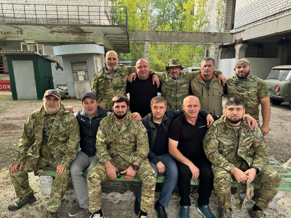 Власти Хасавюртовского района продолжают оказывать гуманитарную и продовольственную помощь участникам СВО