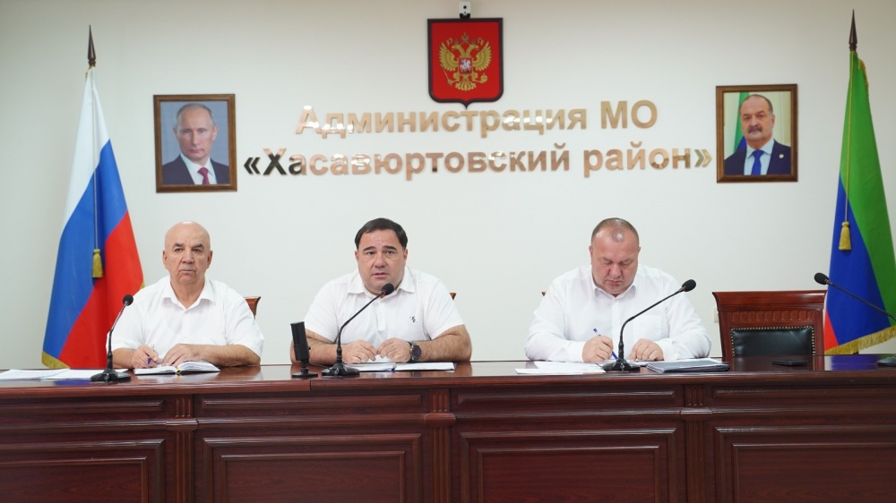 На совещании актива Хасавюртовского района обсудили актуальные вопросы деятельности муниципалитета и контрактной службы  в рядах ВС РФ