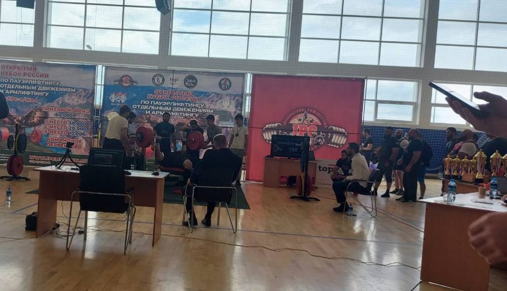 В Хасавюртовском районе прошли соревнования открытого Кубка РФ по пауэрлифтингу