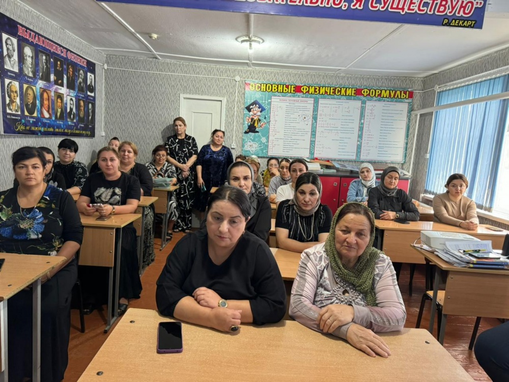 Специалисты МКУ «Управление по делам ГО и ЧС Хасавюртовского района» продолжают проводить выездные занятия и объектовые тренировки школах