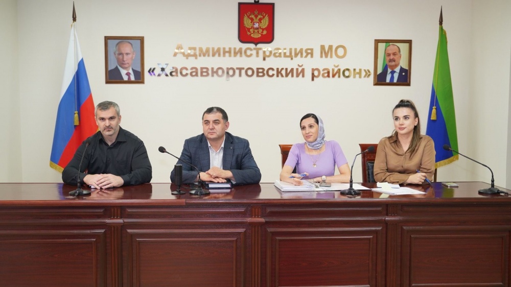 Администрация Хасавюртовского района приняла участие в работе семинар — совещания в режиме ВКС  Управления Главы РД по вопросам государственной службы, кадров и государственным наградам