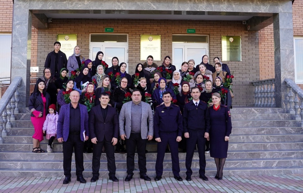 Глава МР  встретился с вдовами родными и близкими погибших сотрудников ОМВД России по Хасавюртовскому району