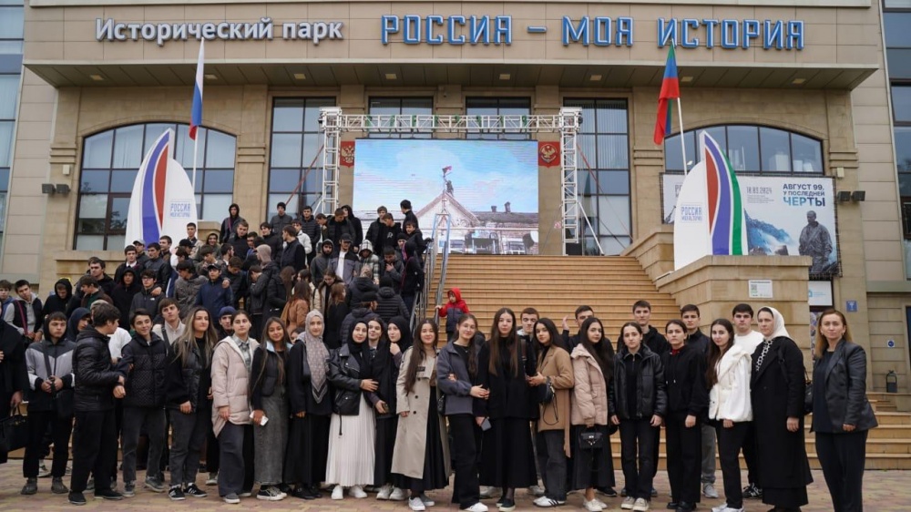 Жители и учащиеся школ Хасавюртовского района посетили выставку трофейных образцов оружия захваченных в ходе СВО