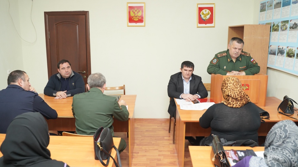 Глава Хасавюртовского района принял участие  в  заседании территориальной призывной Комиссии по организации осеннего призыва граждан