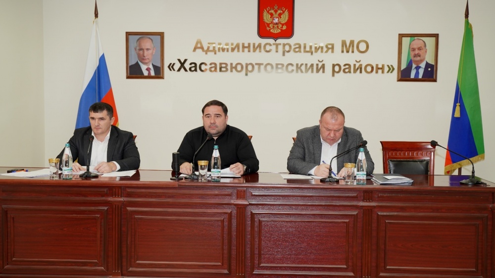 Глава Хасавюртовского района провел расширенное совещание по вопросам хода осеннего призыва и контрактной службы  в рядах ВС РФ