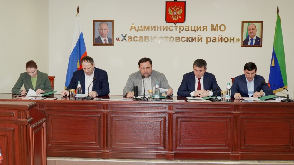 Глава Хасавюртовского района  провел внеочередное заседание Антитеррористической комиссии МР