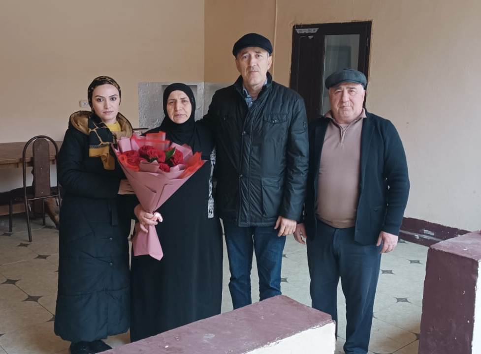 Администрация селения Аксай  Хасавюртовского  района посетила матерей погибших участников СВО