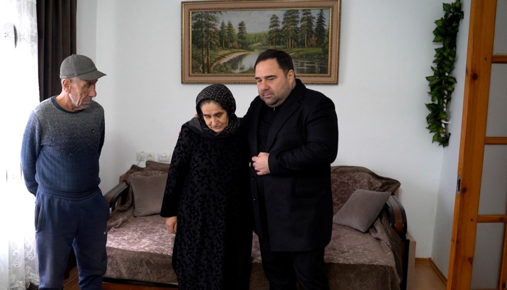 В предновогодние праздничные дни Глава Хасавюртовского района посещает   семьи  участников СВО