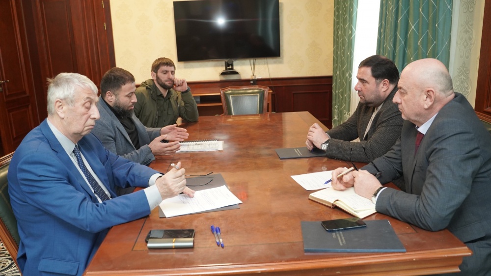 Руководство  Миннаца РД и Председатель Совета старейшин при Главе РД провели прием граждан в администрации  Хасавюртовского района