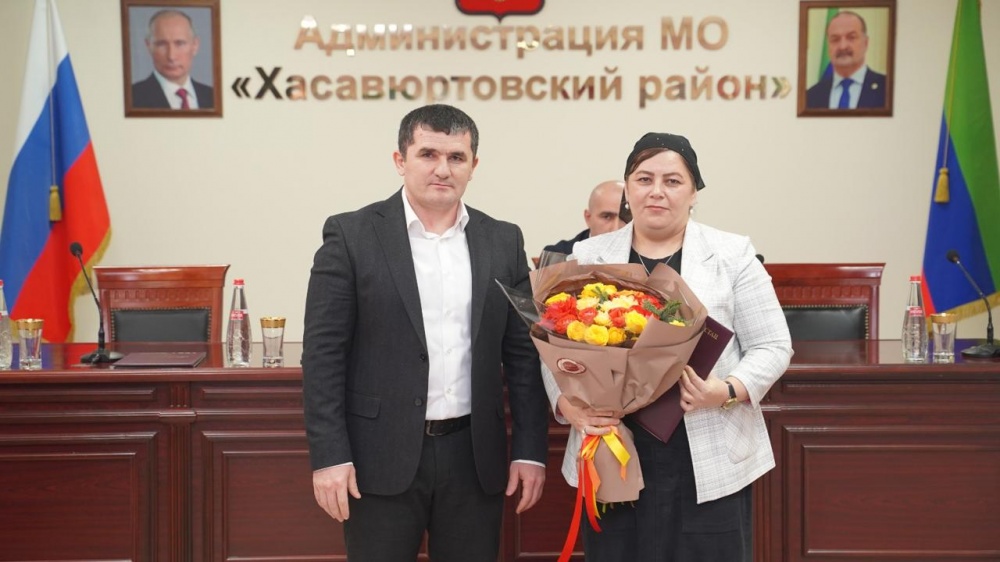 В администрации Хасавюртовского района наградили ответственных за ведение ГОСпабликов подведомственных учреждений МР