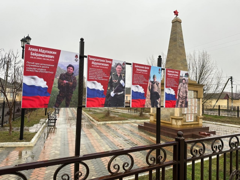 Ко Дню защитника Отечества в  Хасавюртовском  районе  в парках Мемориальных комплексах у Памятников ВОВ идет благоустройство территорий