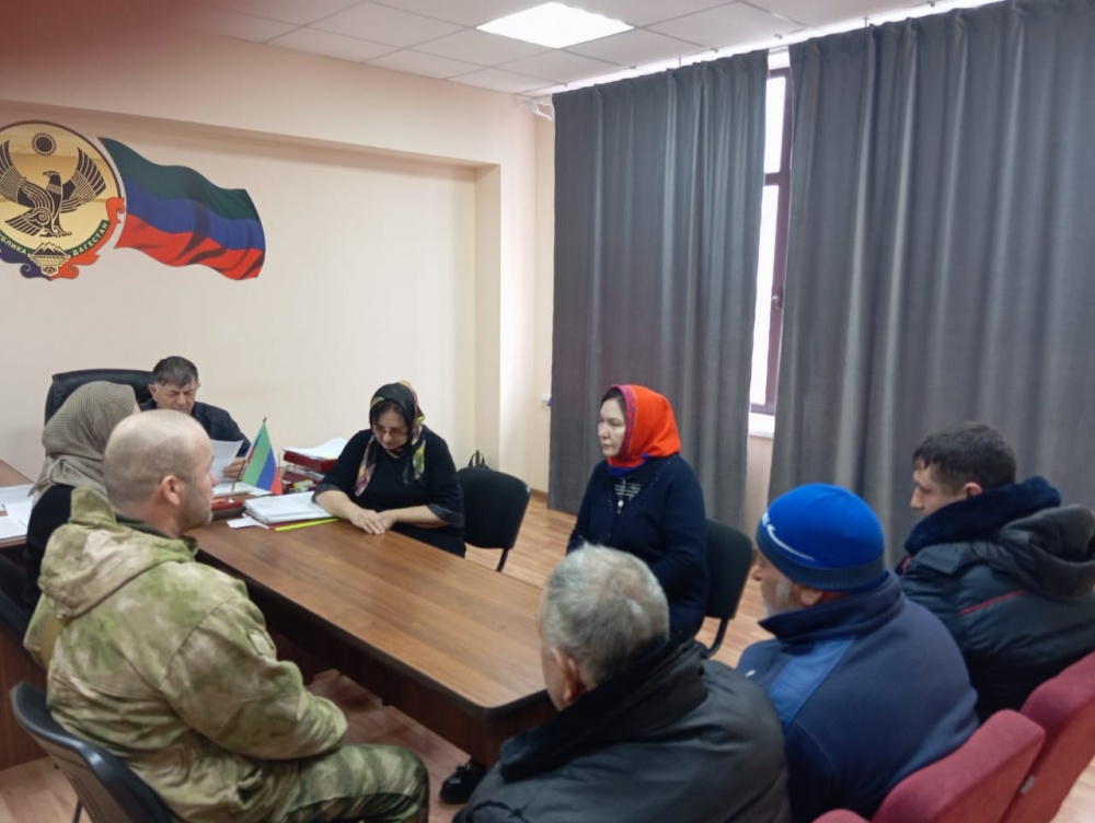 Власти Хасавюртовского района проводят выездные встречи  и разъяснительную работу по заключению контрактов в ВС РФ и добровольческое формирование