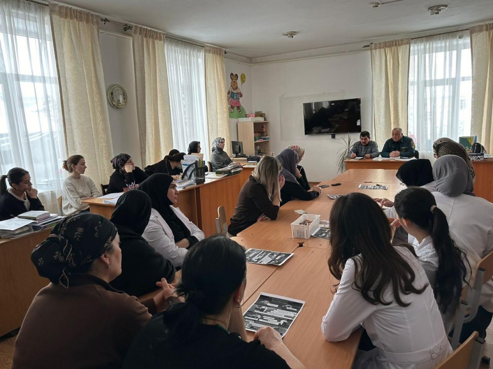 В ГБУ РД РЦДПОВ состоялся инструктаж по ГО и ЧС, посвященный теме «Действия в случае атаки беспилотных летательных аппаратов»