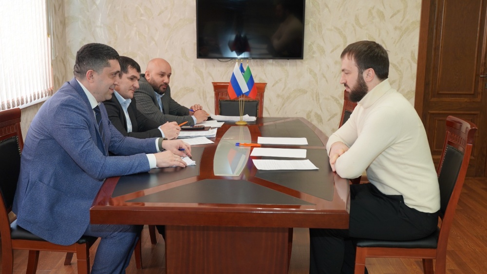 Министр по делам молодежи РД Дагестана Камил Саидов провел прием граждан в администрации Хасавюртовского района